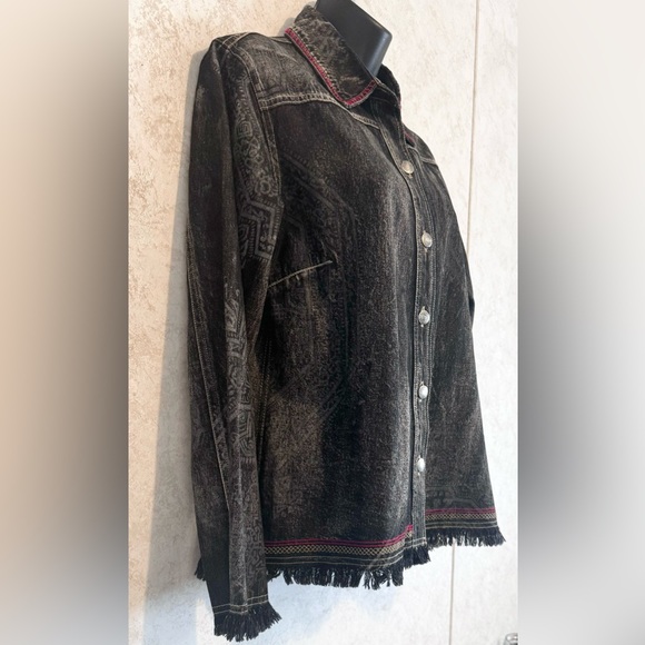 Chico’s Women's Faded Black Embroidered Designed Jean Denim Jacket Size 1 Medium - Picture 3 of 16
